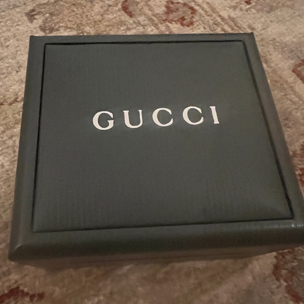 Women’s Gucci watch/ gold with changeable colors. - Picture 2 of 9